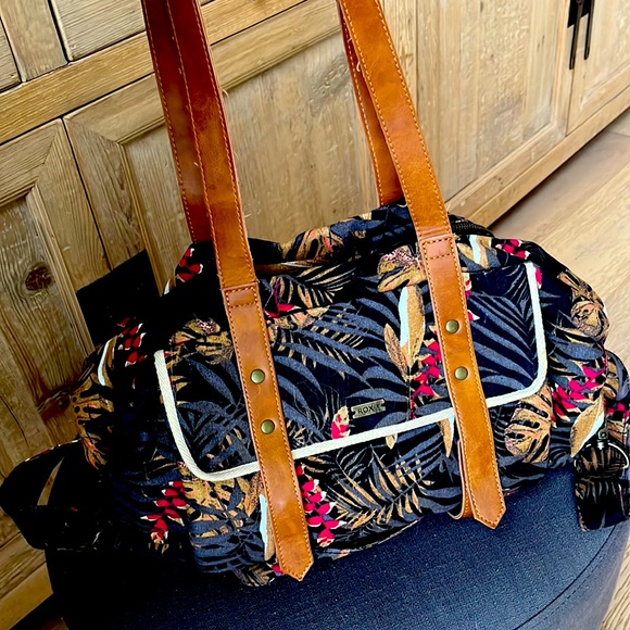 Roxy Duffle Bag - Picture 1 of 3